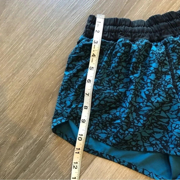 Lululemon Tracker Short blue size 4 - Picture 4 of 7